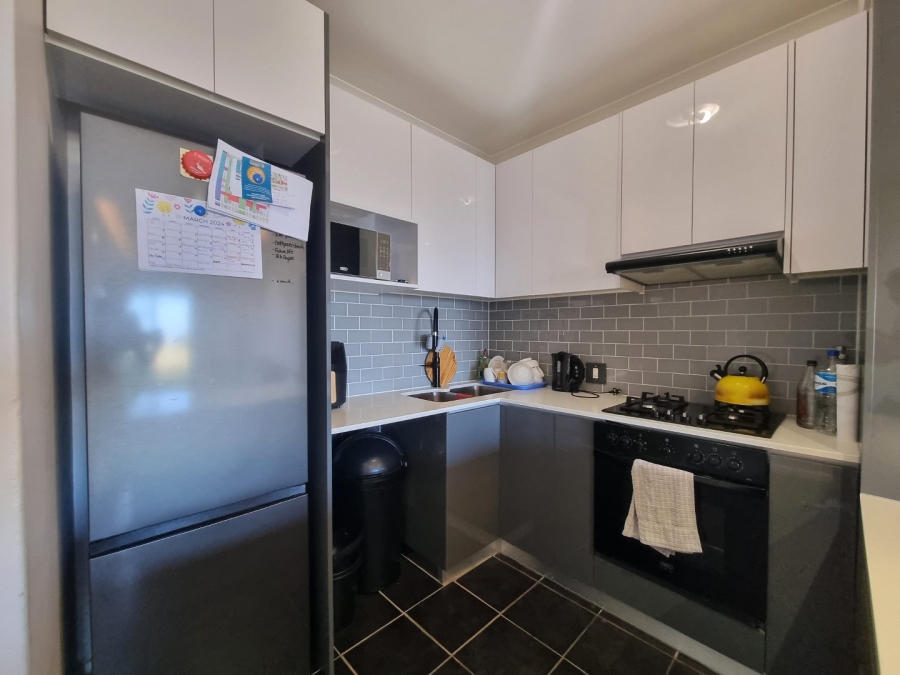 To Let 2 Bedroom Property for Rent in Loevenstein Western Cape